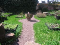 Wartburg Kräutergarten 2013-04-28 1910.jpg