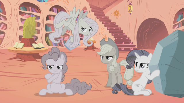 File:Everyone looks grey to Spike S2E02.png