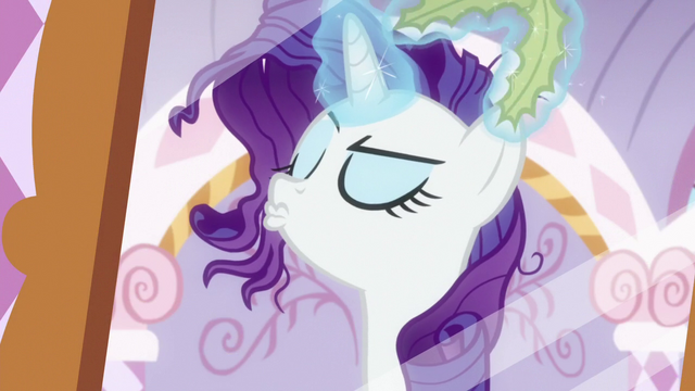 File:Rarity removing seaweed from her mane S6E22.png