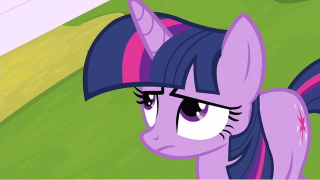 File:Twilight accepting news S2E25.png