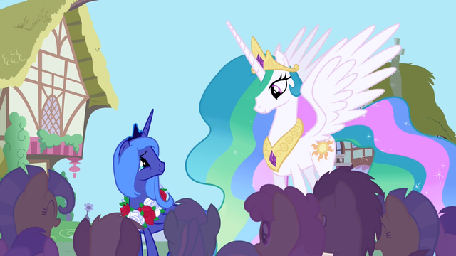 File:Princess Luna smiling at her sister S1E02.png