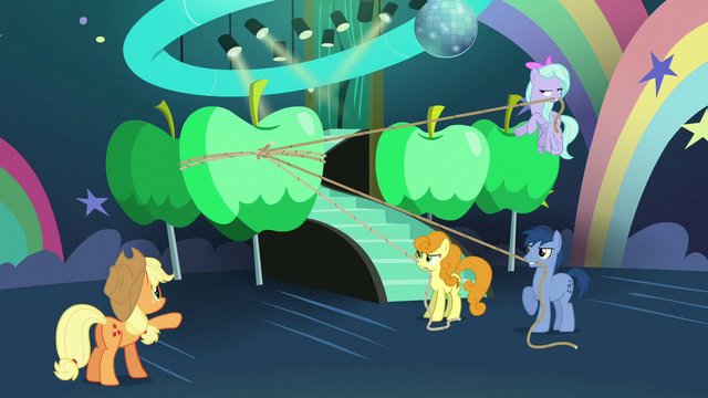 File:Applejack instructing other ponies S5E24.png