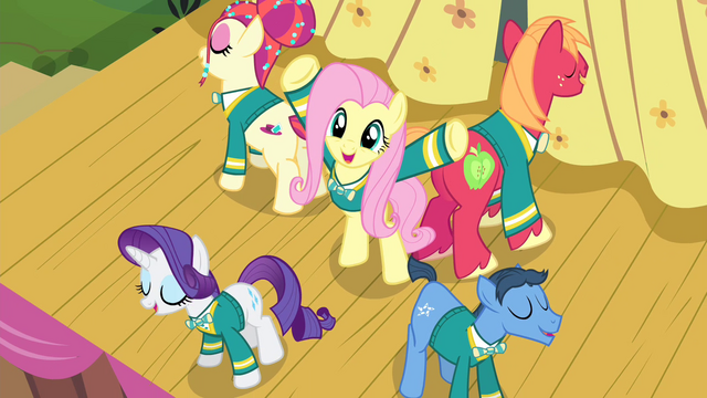 File:Fluttershy with Ponytones around her S4E14.png
