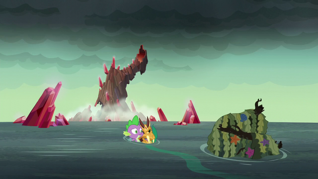 File:Spike carries armored dragon to shore S6E5.png