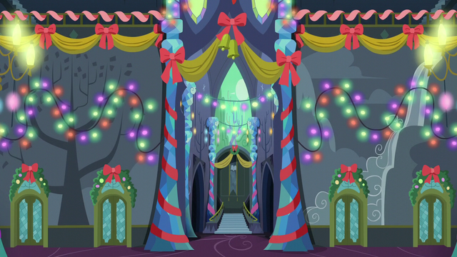 File:Castle of Friendship fully lit S6E8.png