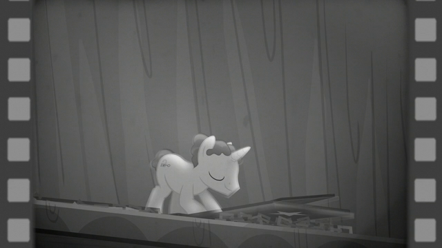 File:Hoofdini appears out of the black box S6E6.png