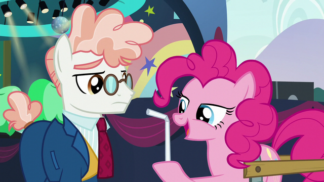 File:Pinkie Pie presents a straw called Fernando S5E24.png