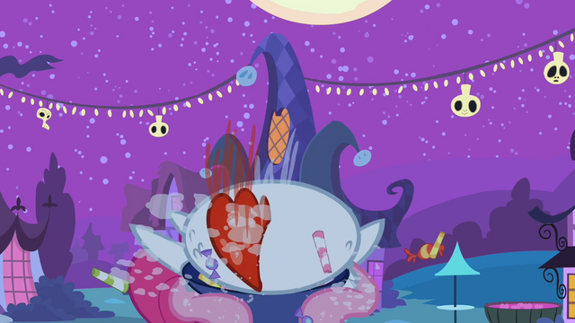 File:Pinkie Pie nom S02E04.png