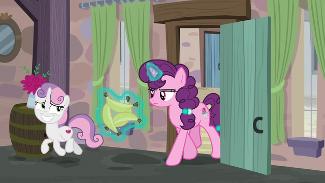 File:Sweetie Belle innocently trotting away from Sugar Belle S7E8.png