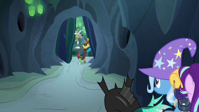 File:Discord Changeling appears from behind the chamber doors S6E26.png