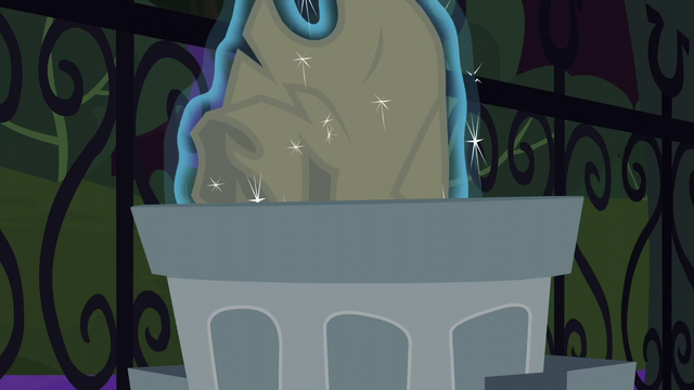 File:Rarity throws out Applejack's hat S5E16.png