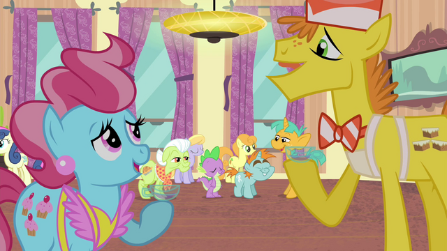 File:Ponies talking S4E19.png