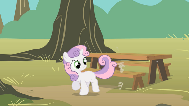 File:Sweetie Belle sweeping with tail S01E18.png