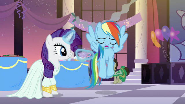File:Rainbow feeling disappointed S5E15.png