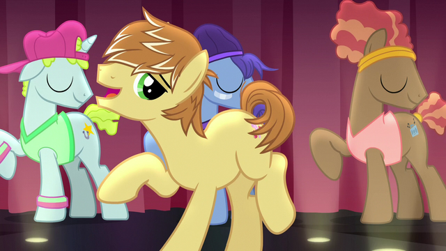 File:Feather Bangs singing with backup dancers S7E8.png