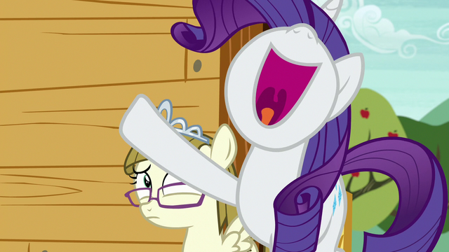 File:Rarity making a big entrance S7E6.png