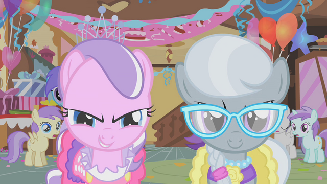 File:Diamond Tiara and Silver Spoon pounce S1E12.png