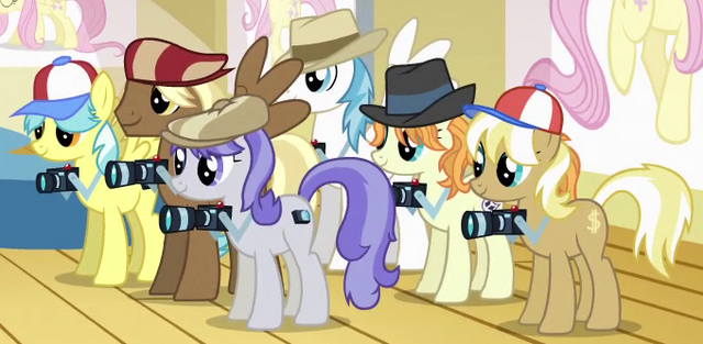 File:Paparazzi ponies ID S1E20.png