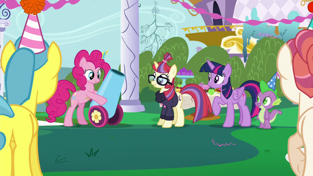 File:Pinkie Pie takes out her party cannon S5E12.png