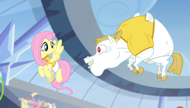 File:Bulk Biceps flying up to Fluttershy S4E24.png