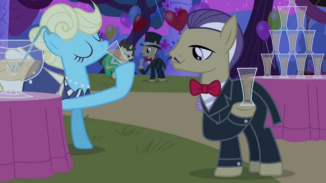 File:Pony drinking cider S4E13.png