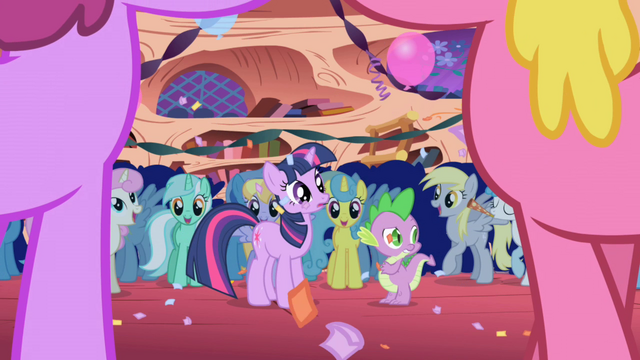 File:Everypony "Surprise!" S1E1.png