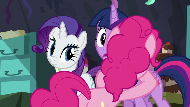 File:Pinkie hugs Twilight S5E11.png