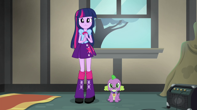 File:Twilight with a nervous look on her face EG2.png