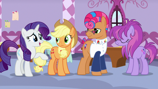 File:Rarity "no look is complete without mane and makeup!" S7E9.png