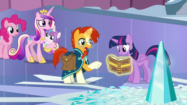 File:Twilight reading the book given by Sunburst S6E2.png