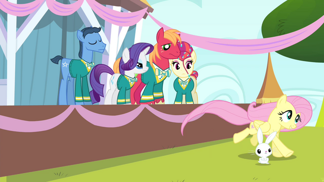 File:Fluttershy running S4E14.png