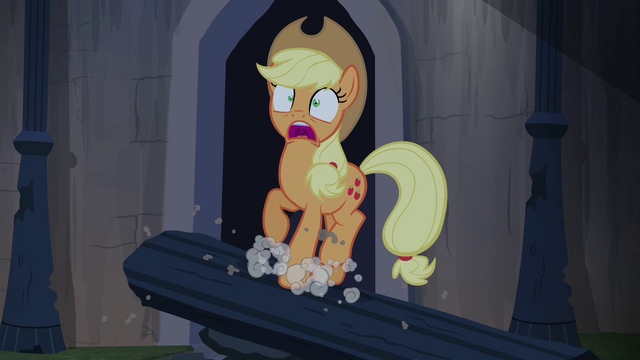 File:Applejack panicking S4E03.png
