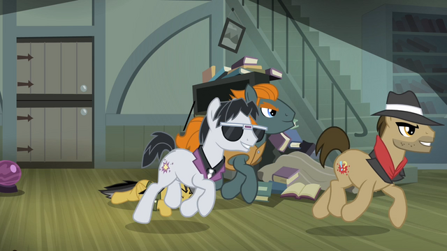 File:Thugs running away S4E04.png