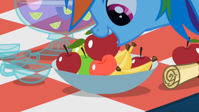 File:Rainbow Dash grabbing an apple S1E24.png