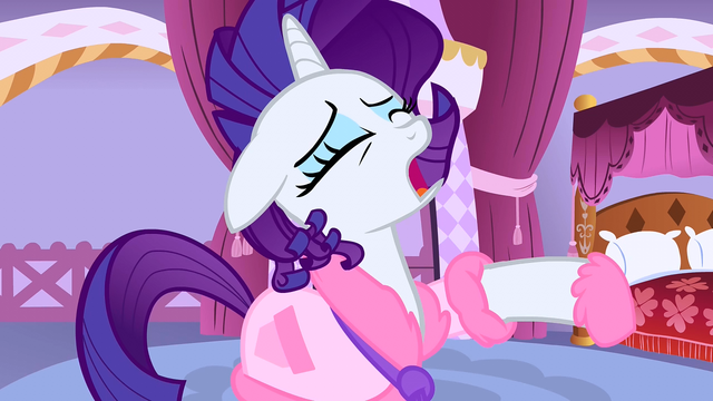 File:Rarity everypony laughing S1E14.png