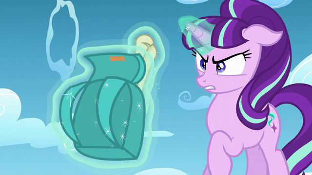 File:Starlight opens bag S5E26.png