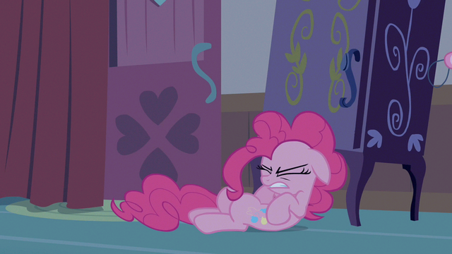 File:Pinkie Pie hits herself S2E13.png