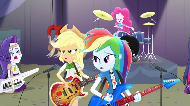 File:Rarity starts bawling on stage EG2.png