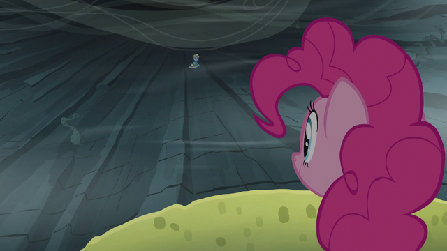 File:Pinkie hearing Rainbow S5E8.png