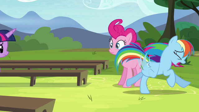 File:Rainbow running S4E21.png