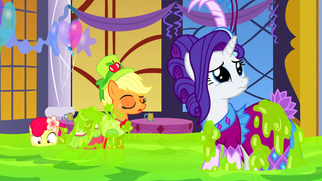 File:Rarity looking sad S5E7.png
