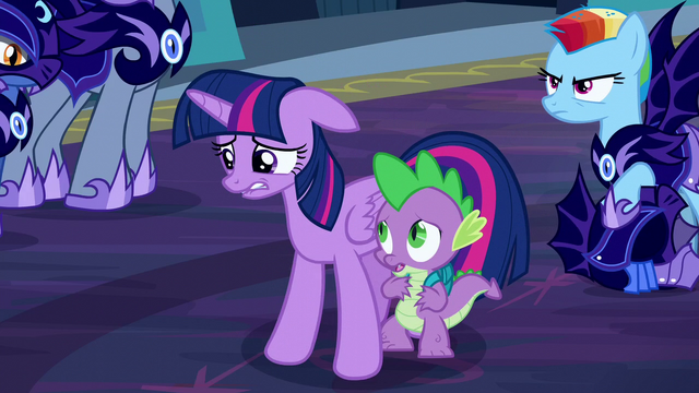 File:Twilight looks nervous S5E26.png