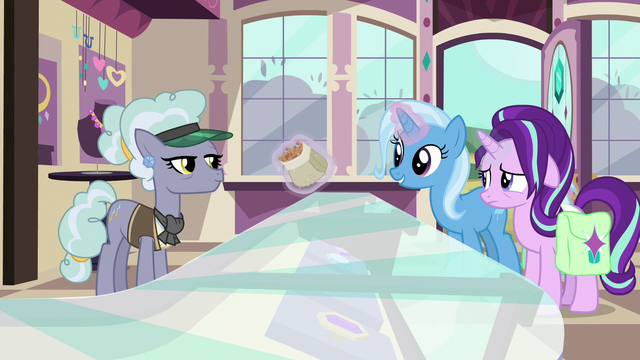 File:Trixie offers cinnamon nuts to Jeweler Pony S7E2.png
