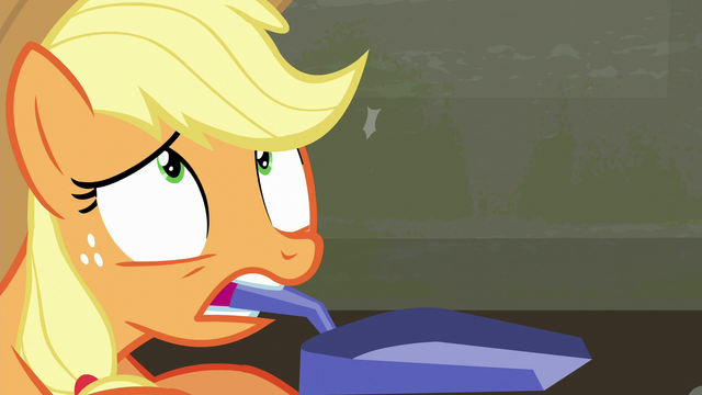 File:Applejack looks up S6E9.png