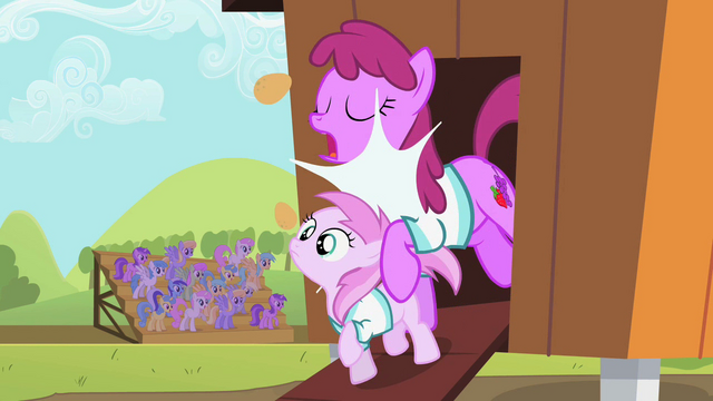 File:Berryshine bumping into Piña Colada S02E05.png