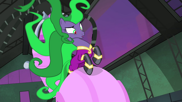 File:Mane-iac getting scared S4E06.png