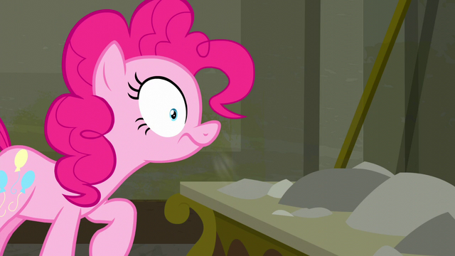 File:Pinkie smells the dust S6E9.png