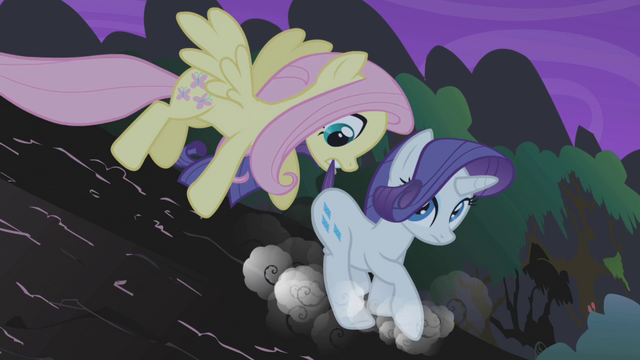 File:Fluttershy saving Rarity S01E02.png