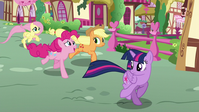 File:Pinkie Pie "Maybe she won't read the article" S6E9.png
