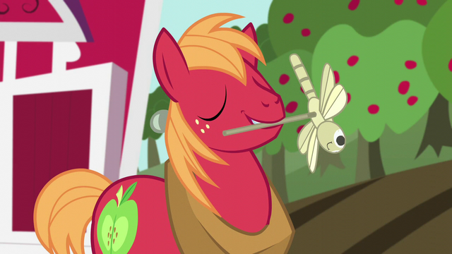File:Big Mac changes his mood immediately; says 'Eeyup' S5E17.png